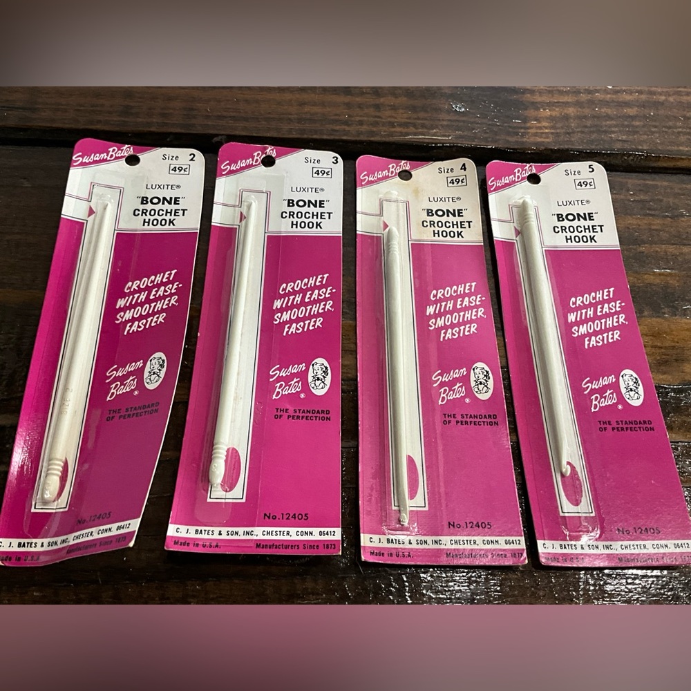 Vintage Lot of 4 Susan Bates Crochet Hooks Sizes 2 3 4 5 Luxite IOP MCM